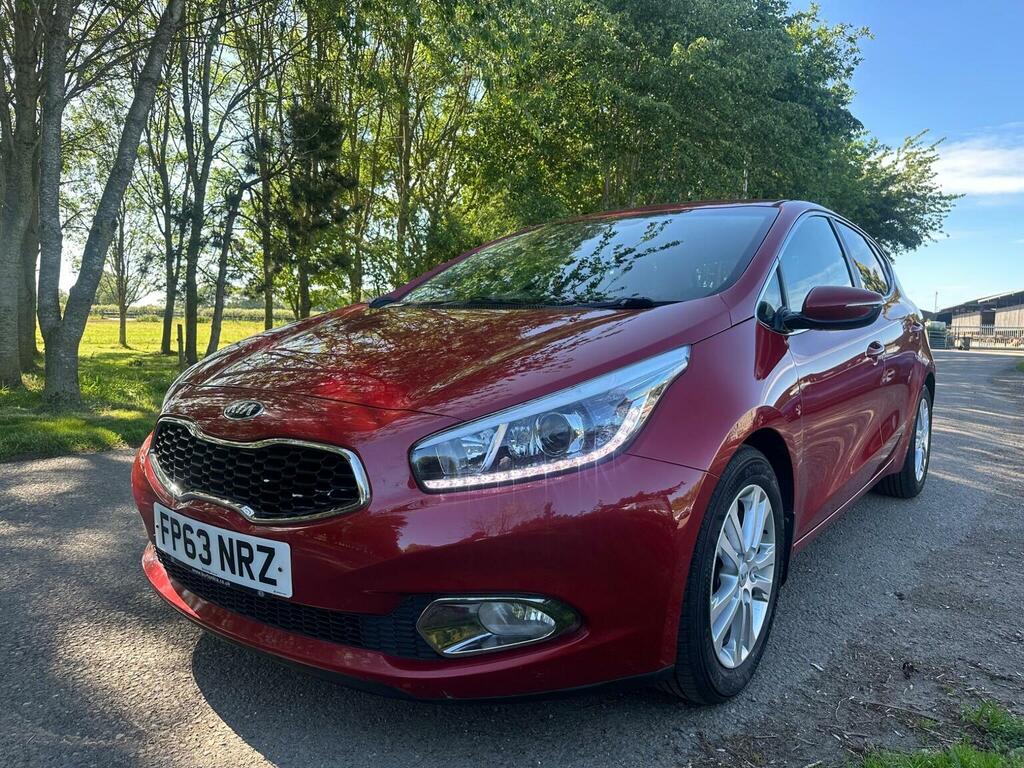 Kia Ceed Hatchback 1.6 Crdi Ecodynamics 3 Euro 5 Ss FP63NRZ Red #3