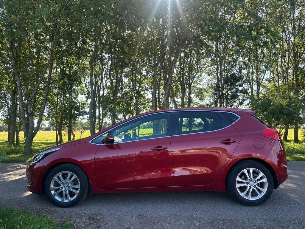 Kia Ceed Hatchback 1.6 Crdi Ecodynamics 3 Euro 5 Ss FP63NRZ Red #4