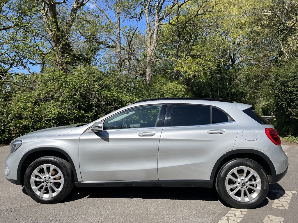 Mercedes-Benz GLA Class Estate OE18OYR Silver #3