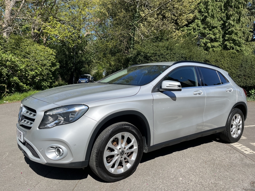 Mercedes-Benz GLA Class Estate OE18OYR Silver #4