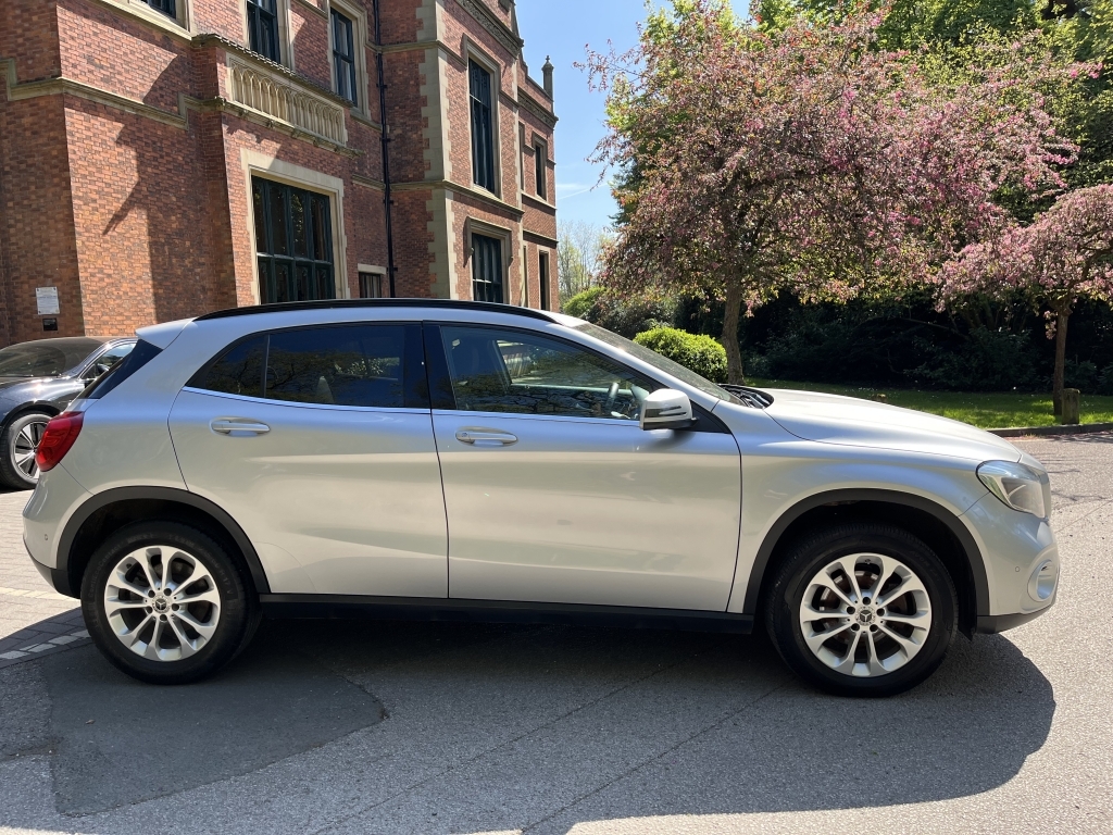 Mercedes-Benz GLA Class Estate OE18OYR Silver #6