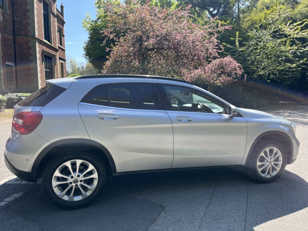 Mercedes-Benz GLA Class Estate OE18OYR Silver #2
