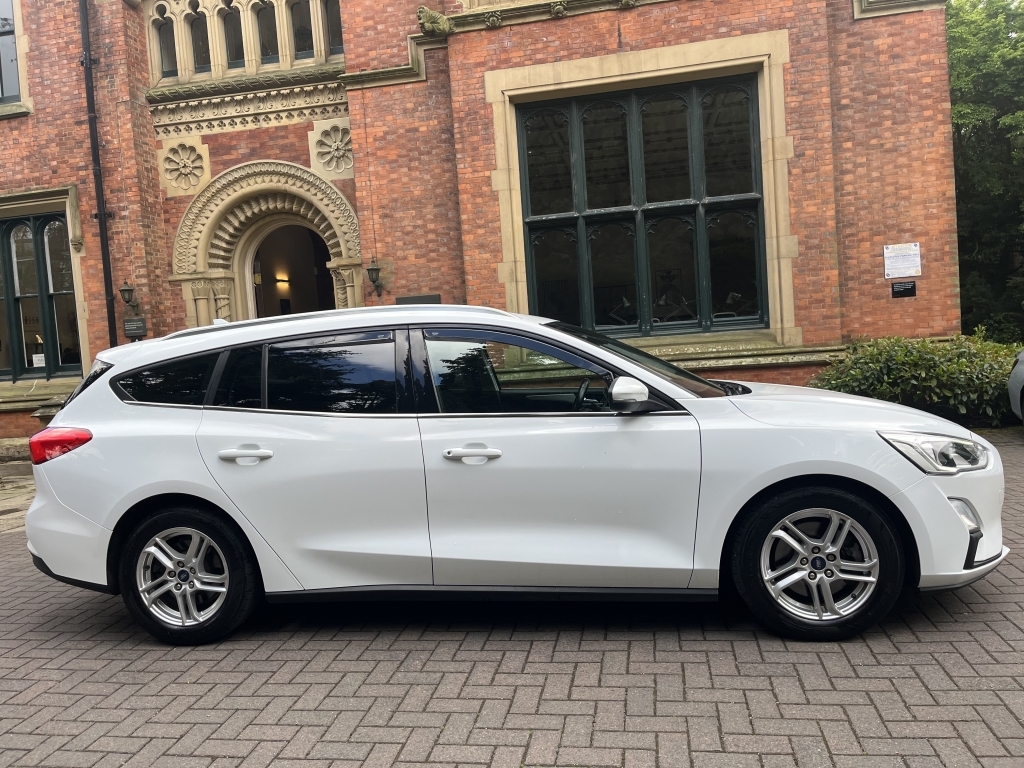 Ford Focus Estate ML68AYN White #2