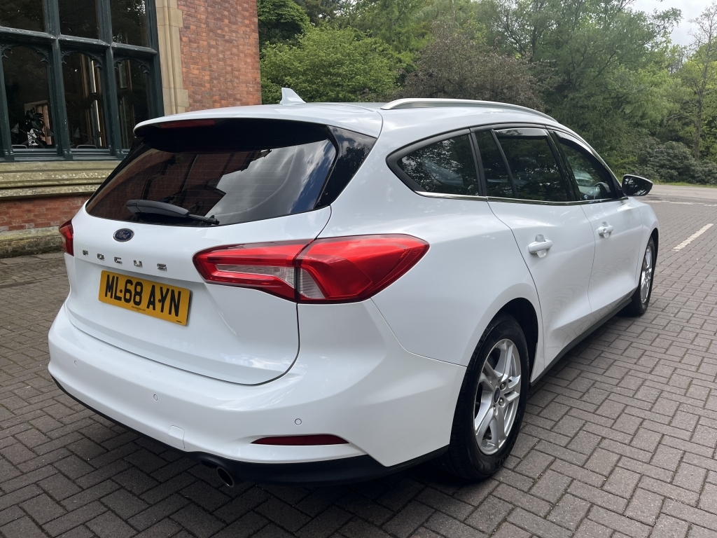 Ford Focus Estate ML68AYN White #3