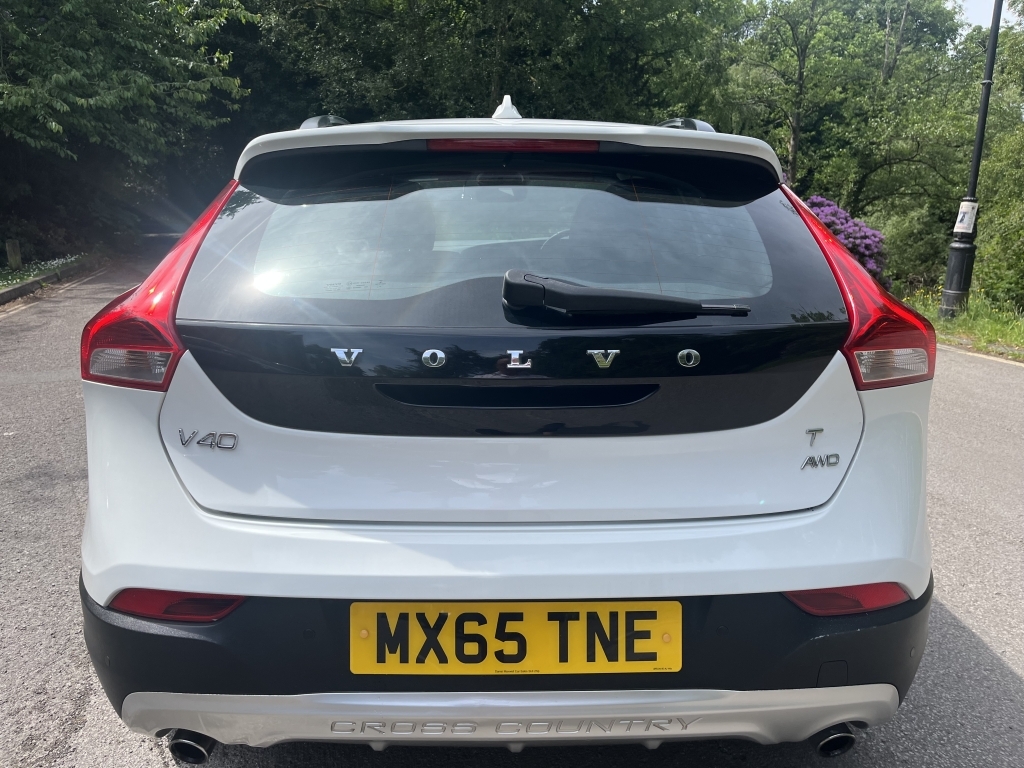 Volvo V40 Cross Country Hatchback White #2