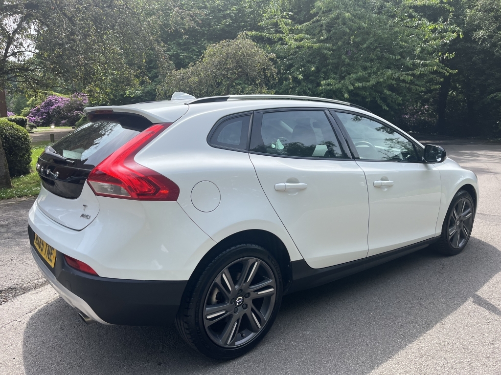 Volvo V40 Cross Country Hatchback White #4