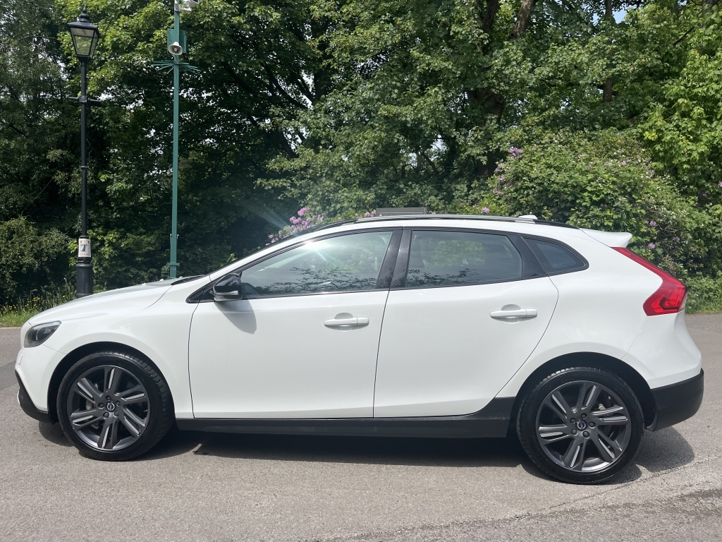 Volvo V40 Cross Country Hatchback White #5