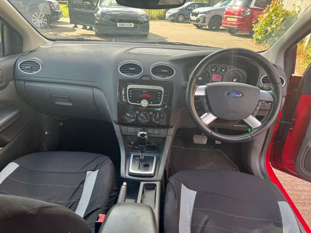 Ford Focus Hatchback 1.6 Ghia 200757 BF57KVL Red #3