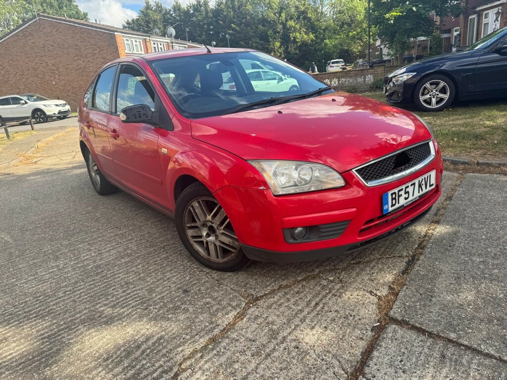 Ford Focus Hatchback 1.6 Ghia 200757 Red