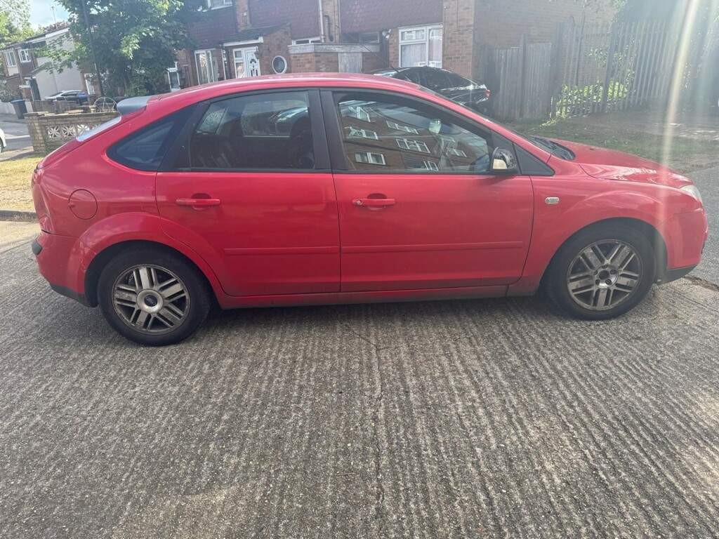 Ford Focus Hatchback 1.6 Ghia 200757 BF57KVL Red #6