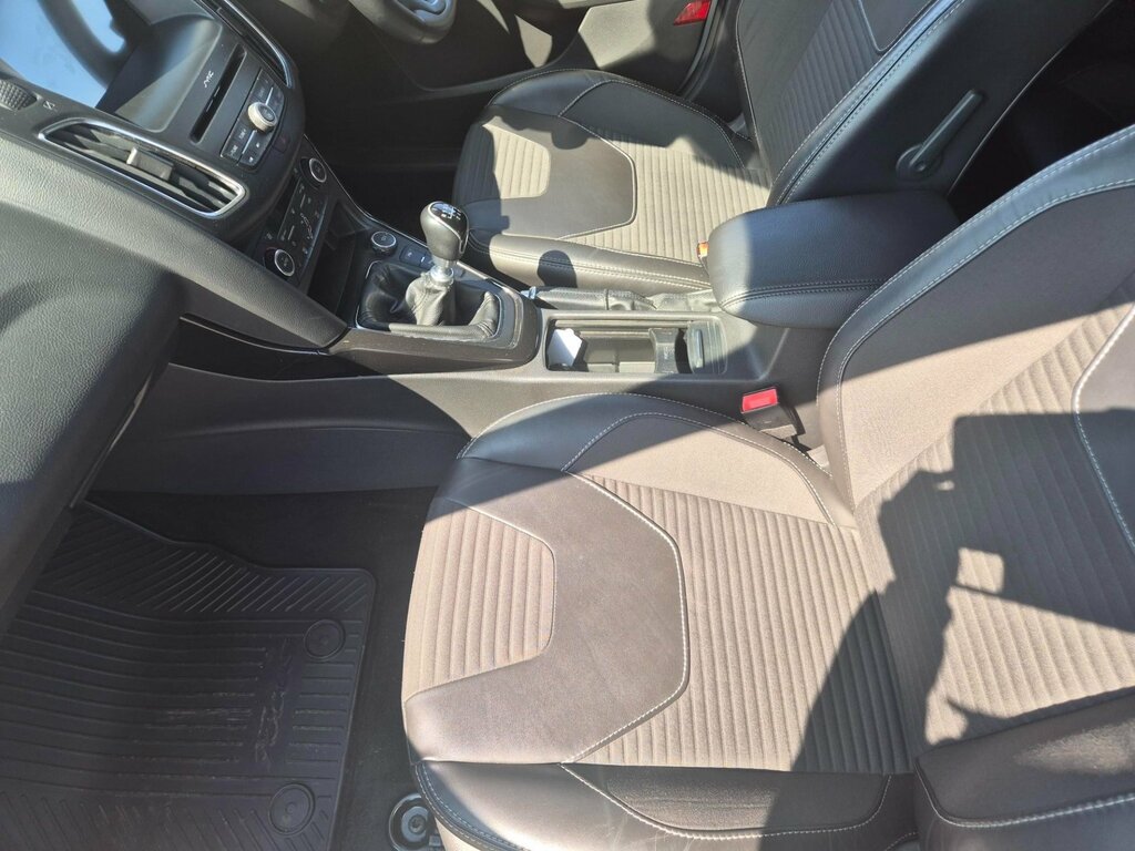 Ford Focus Titanium X . 5Dr, MV17EJL Silver #4