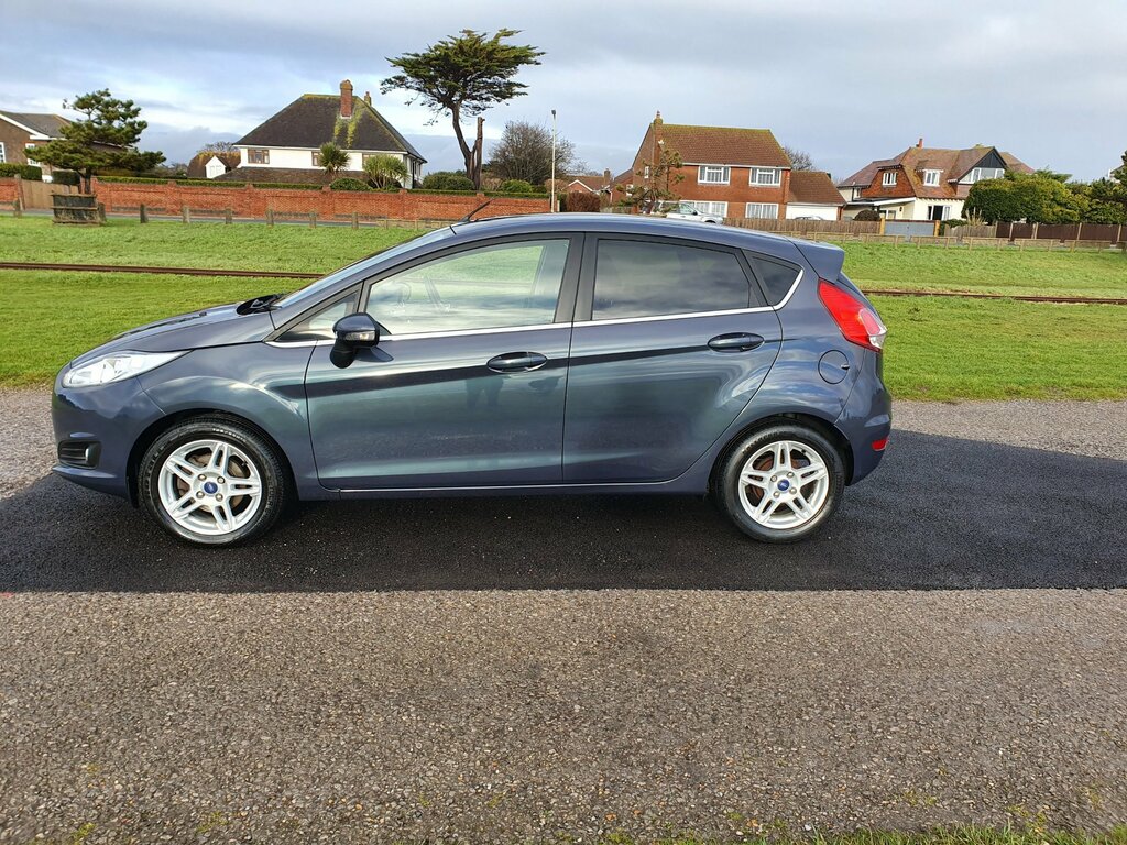 Ford Fiesta Zetec 5-Door Grey