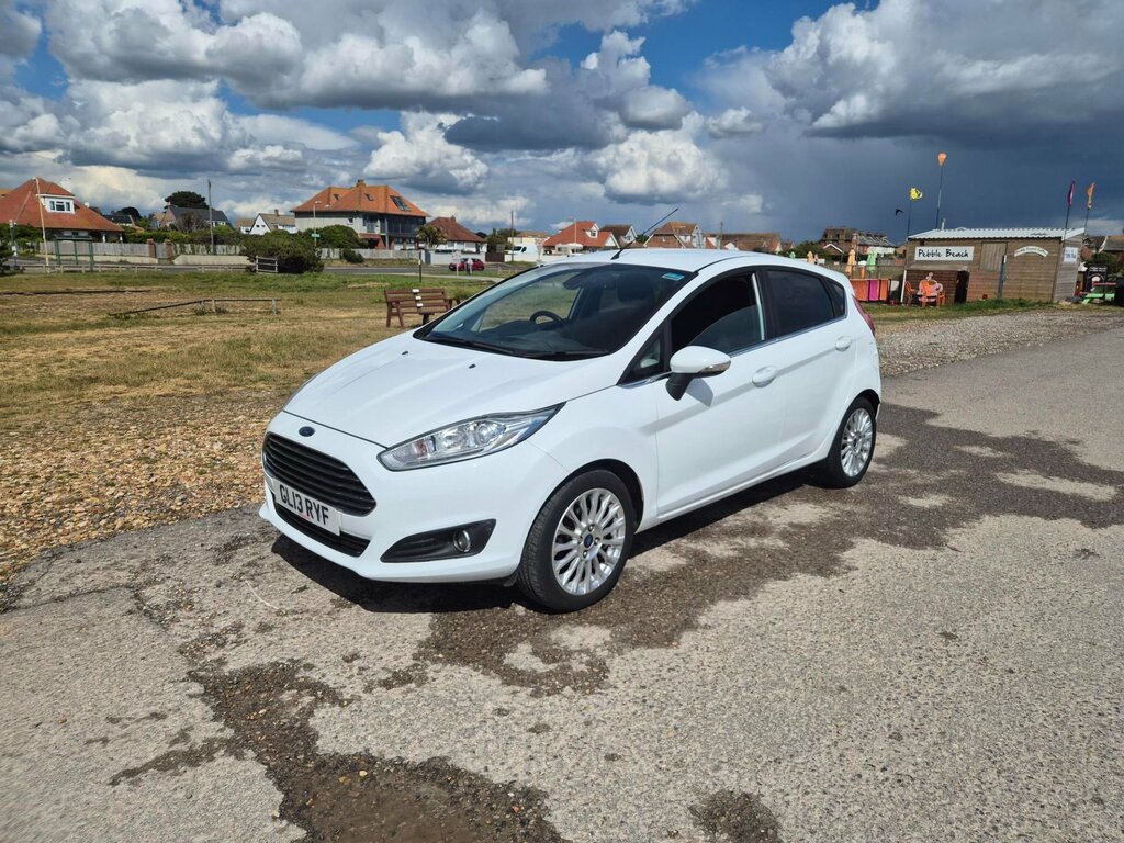 Ford Fiesta Titanium 125Ps White