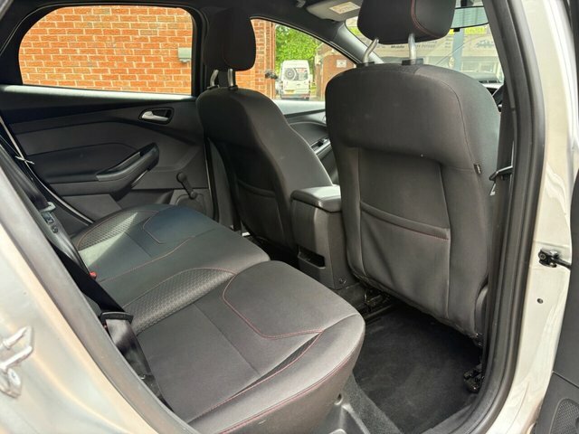 Ford Focus 2017 1.5 Tdci St-line Hatchback YR67LXW Silver #5