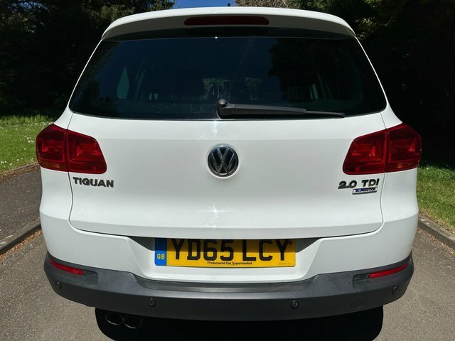 Volkswagen Tiguan 2015 2.0 Tdi Bluemotion Tech Match Suv YD65LCY White #4