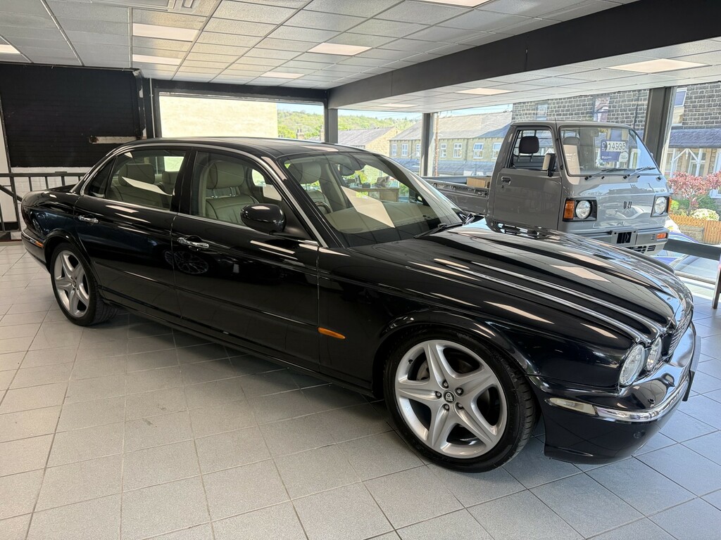 Jaguar XJ 4.2 Xj8 Sovereign Lwb 200454 Black