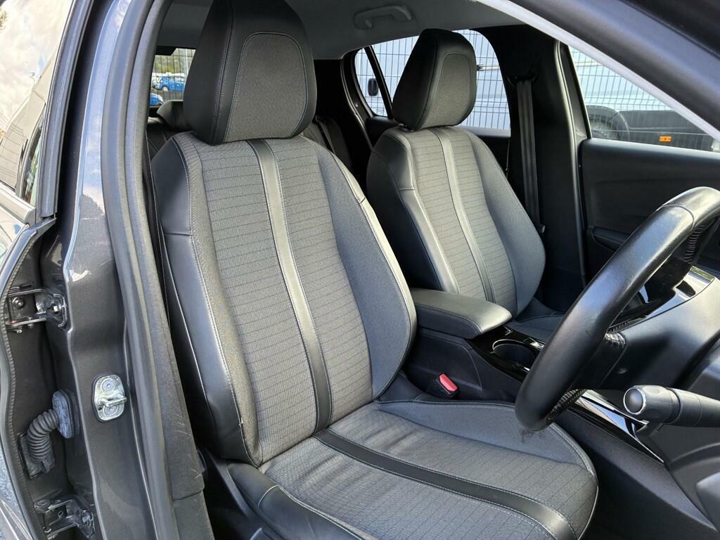 Peugeot 208 1.2 Puretech Allure Euro 6 Ss CK20MLE Grey #2