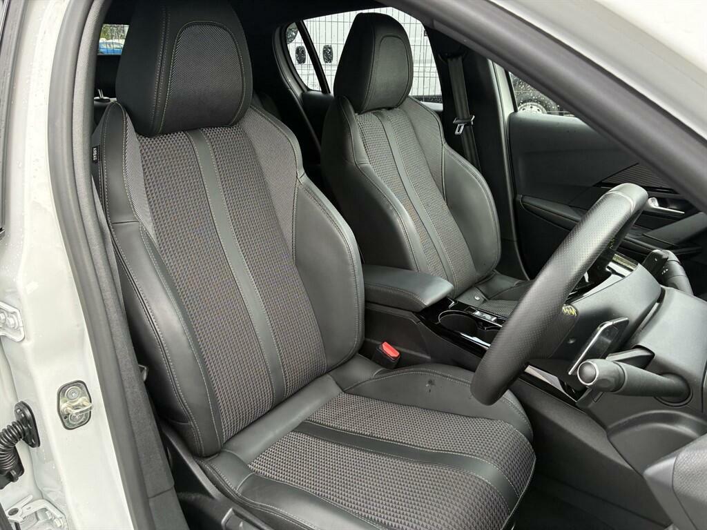 Peugeot 208 1.2 Puretech Gt Eat Euro 6 Ss BF22RUA White #2