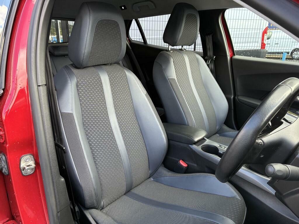 Peugeot 2008 1.2 Puretech Allure Euro 6 Ss AY70WXT Red #2