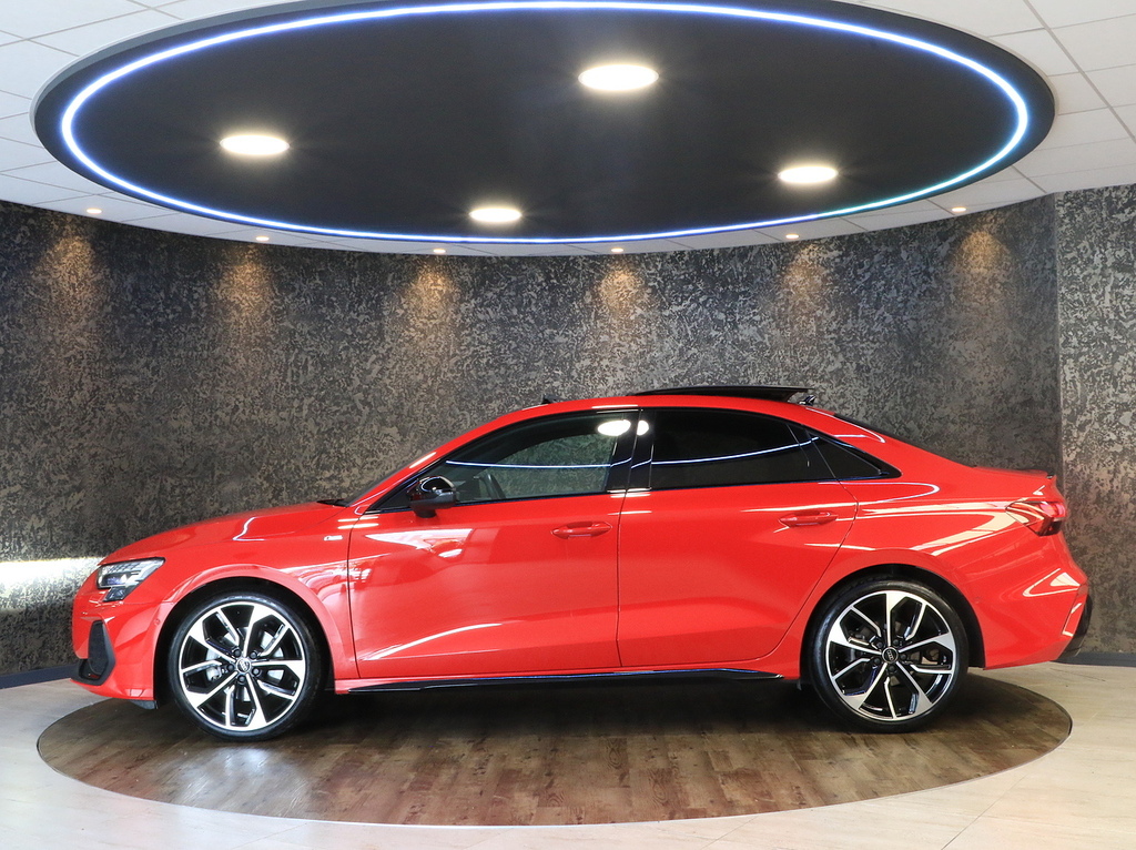 Audi A3 Tfsi Black Edition FV25VWS Red #4