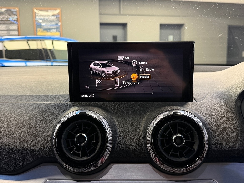 Audi SQ2 2L Black Edition Blue #34
