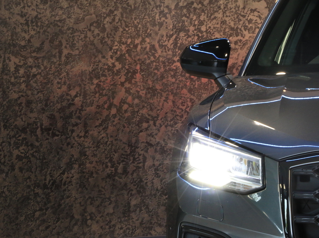 Audi SQ2 2L Black Edition Blue #14