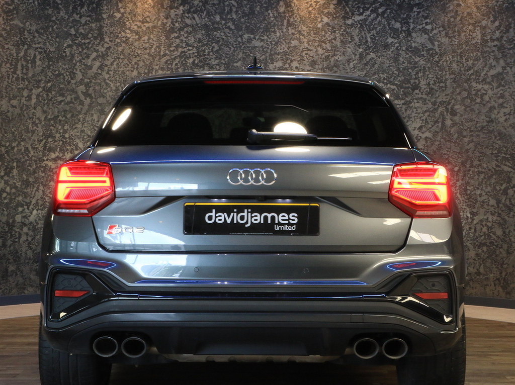 Audi SQ2 2L Black Edition Blue #8