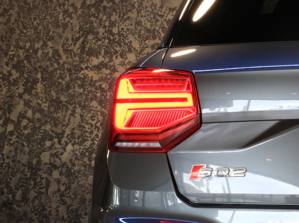 Audi SQ2 2L Black Edition Blue #16