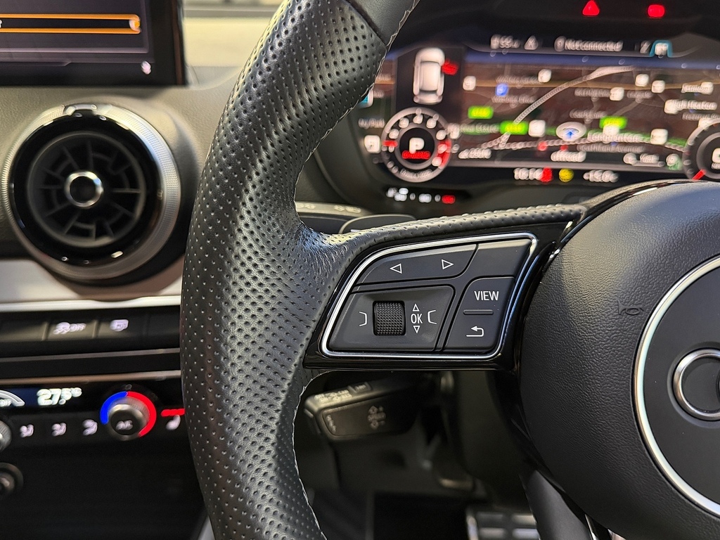 Audi SQ2 2L Black Edition Blue #18