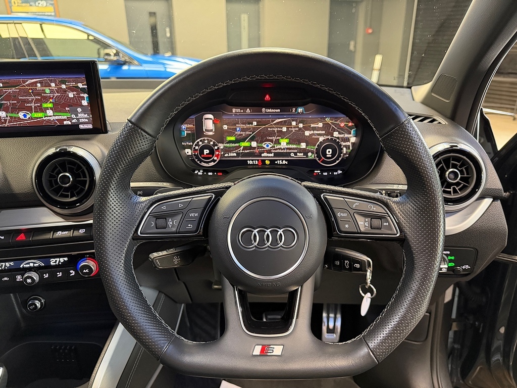Audi SQ2 2L Black Edition Blue #19