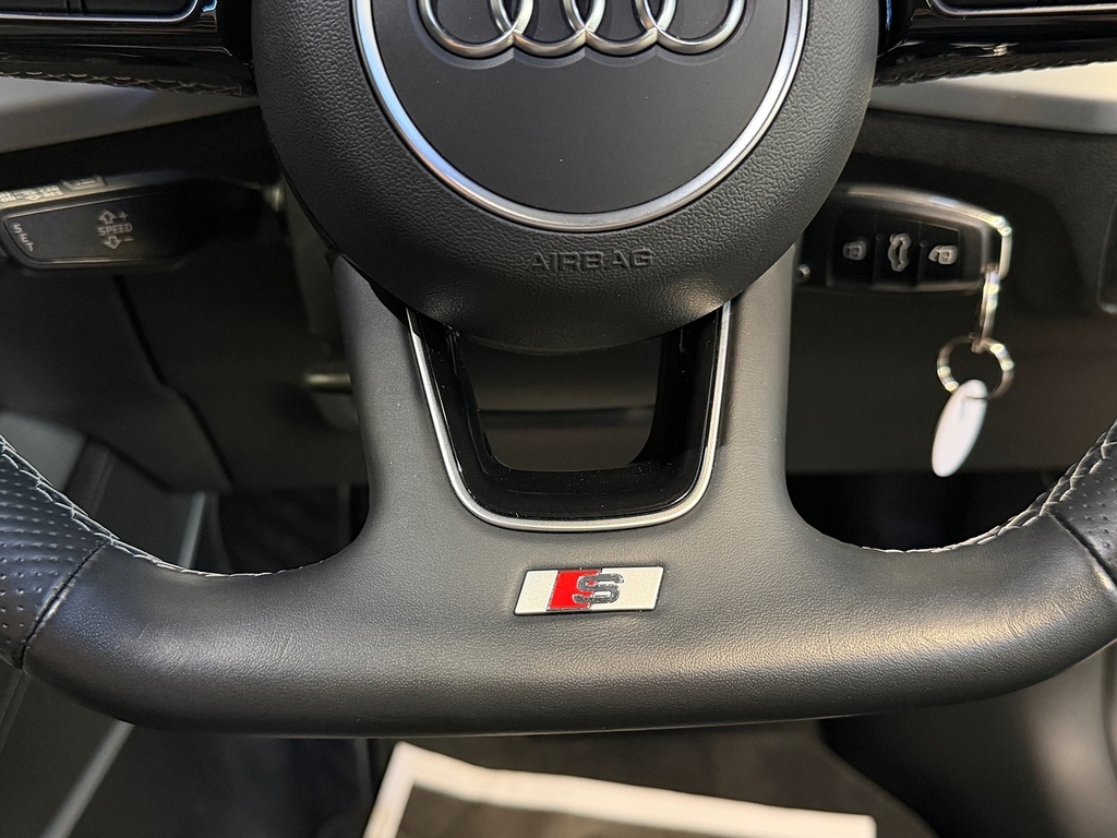Audi SQ2 2L Black Edition Blue #36