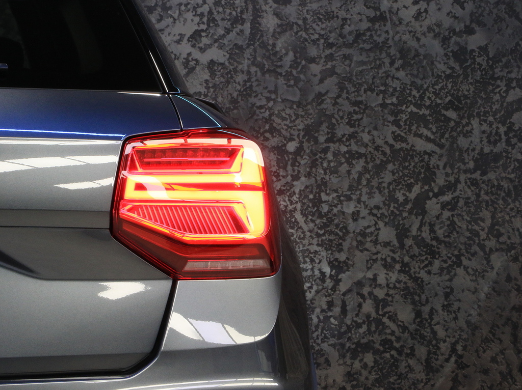 Audi SQ2 2L Black Edition Blue #17