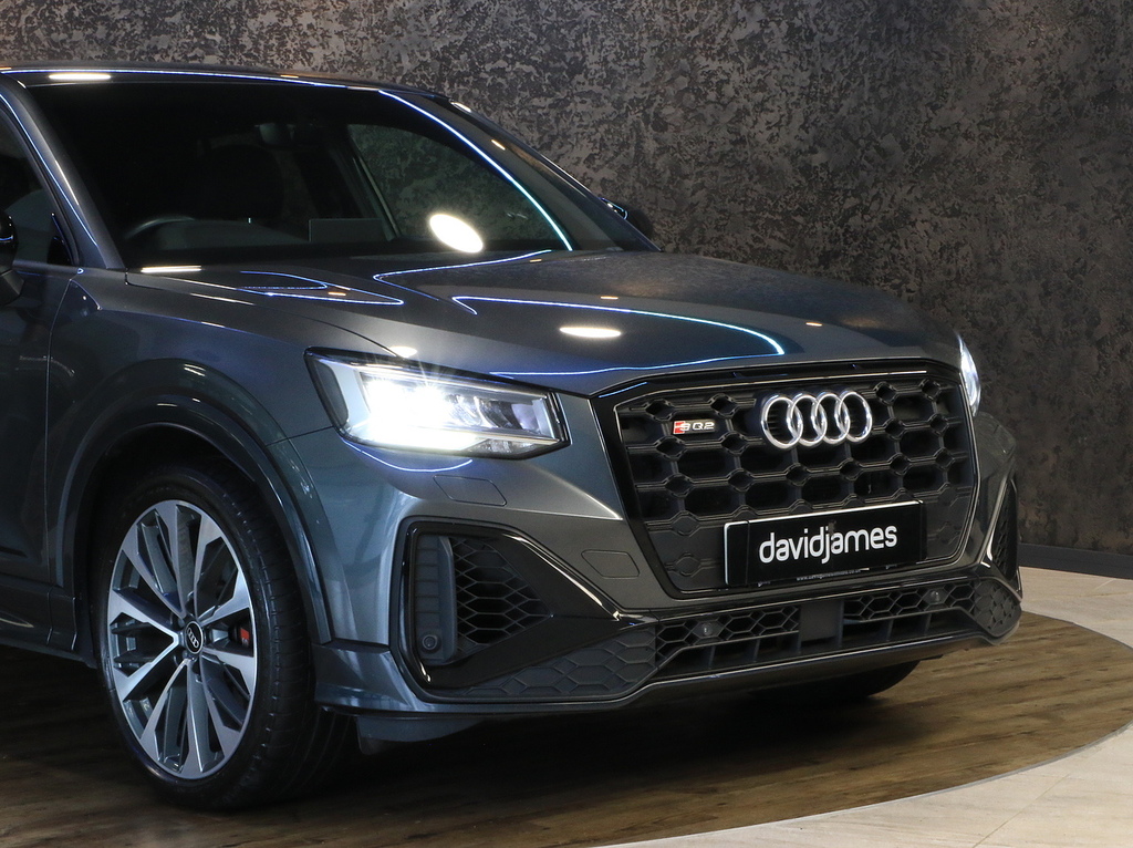 Audi SQ2 2L Black Edition Blue #26