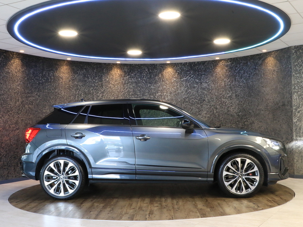 Audi SQ2 2L Black Edition Blue #10