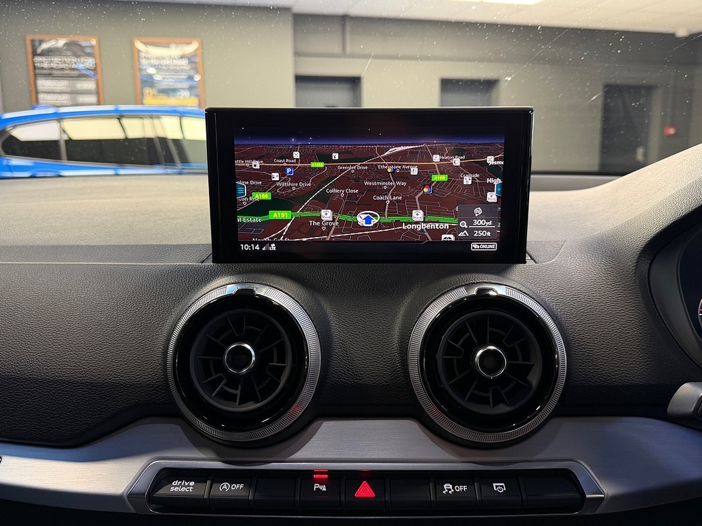 Audi SQ2 2L Black Edition Blue #38