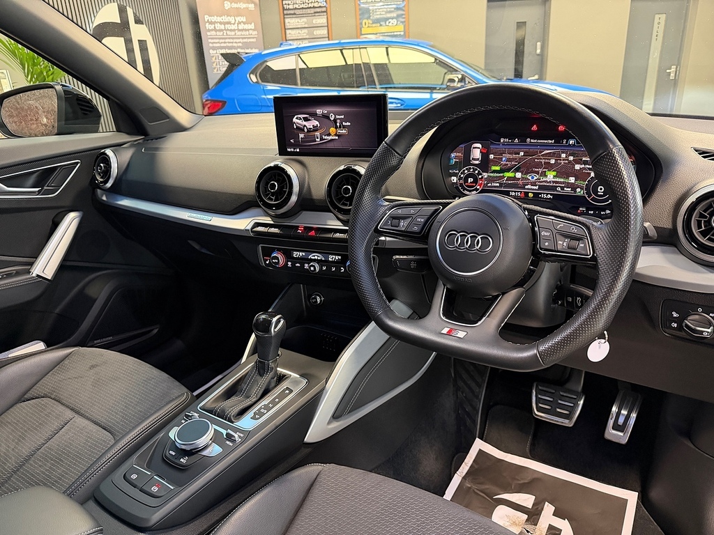 Audi SQ2 2L Black Edition Blue #31