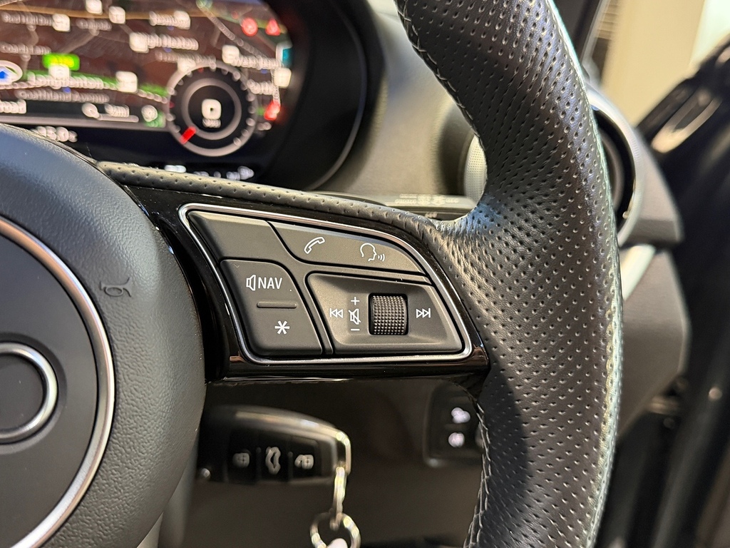 Audi SQ2 2L Black Edition Blue #20
