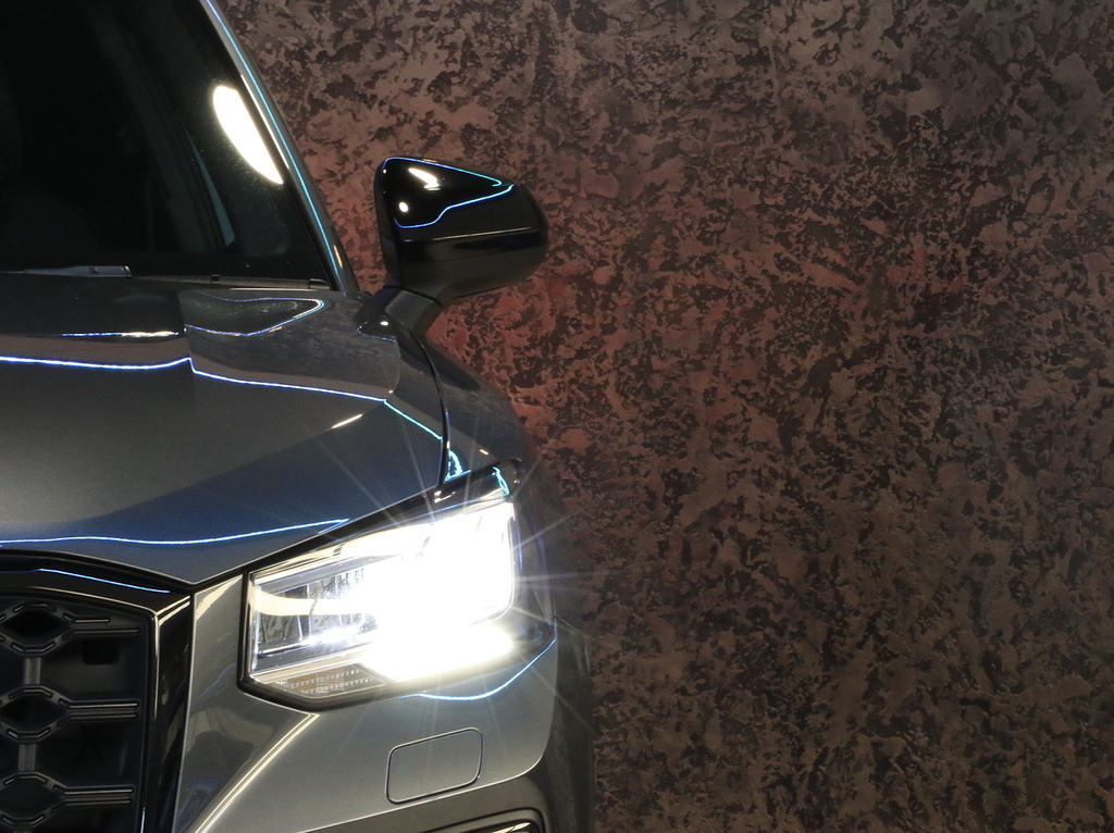 Audi SQ2 2L Black Edition Blue #15
