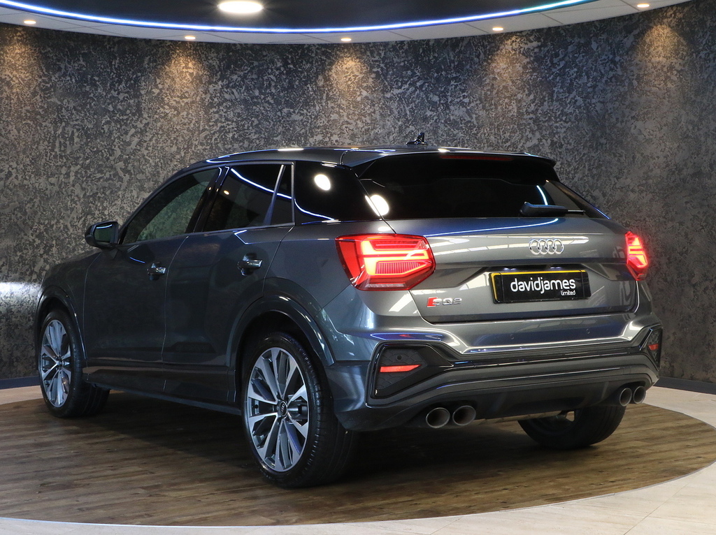 Audi SQ2 2L Black Edition Blue #7