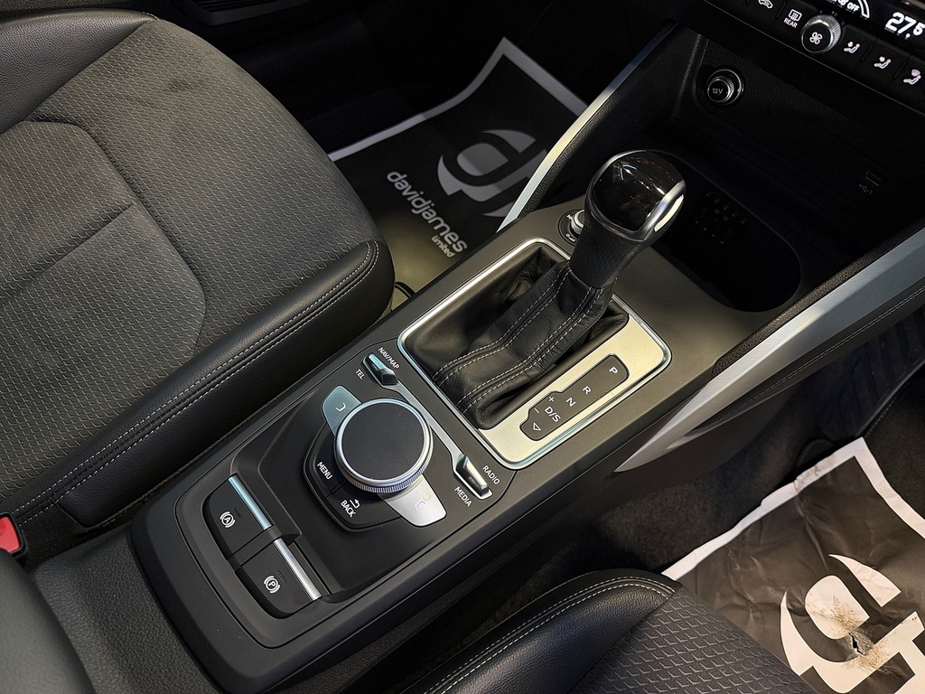 Audi SQ2 2L Black Edition Blue #39