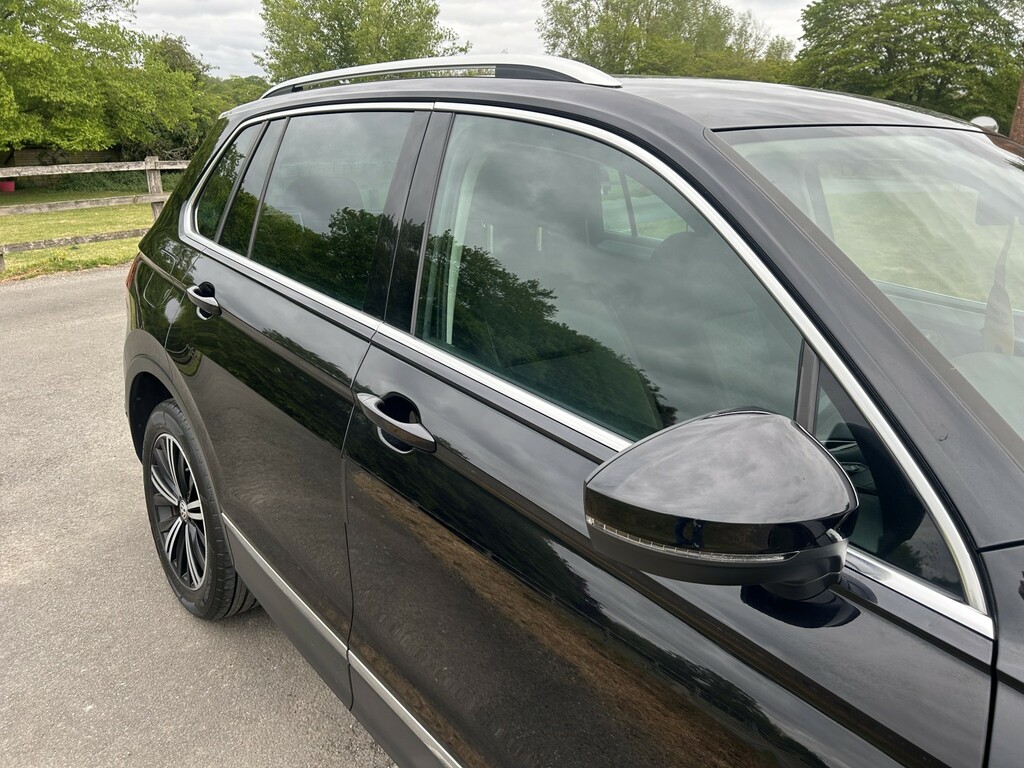 Volkswagen Tiguan 1.4 Tsi Se Navigation NU18HMZ Black #2