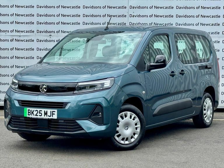 Vauxhall Combo-e Life 52Kwh Design XL Mpv 7.4Kw Charg BK25MJF Blue #3