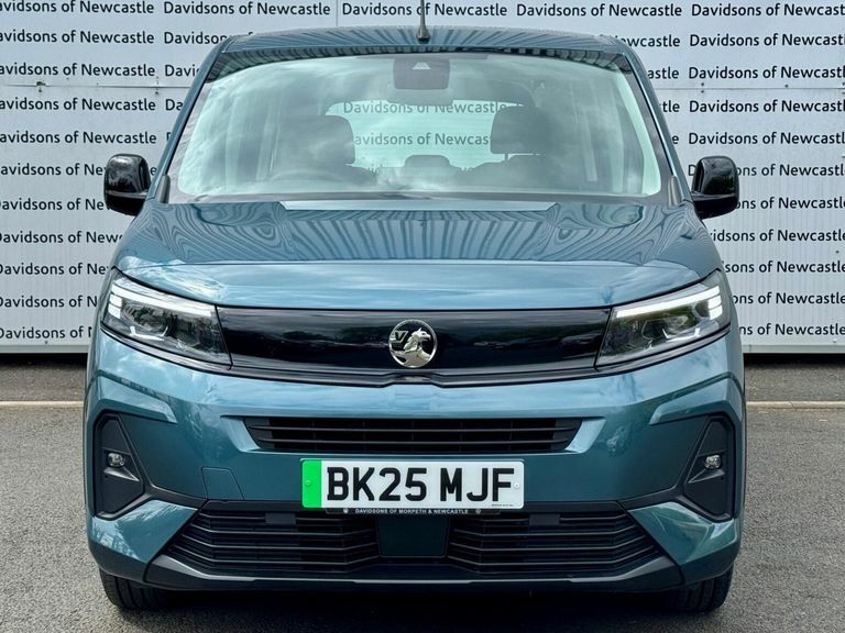 Vauxhall Combo-e Life 52Kwh Design XL Mpv 7.4Kw Charg BK25MJF Blue #2