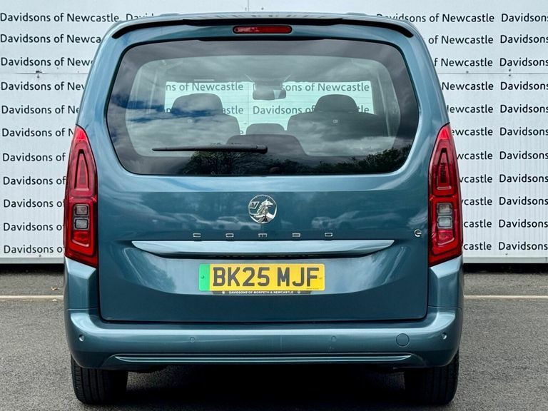 Vauxhall Combo-e Life 52Kwh Design XL Mpv 7.4Kw Charg BK25MJF Blue #6