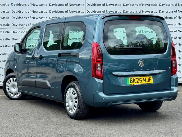 Vauxhall Combo-e Life 52Kwh Design XL Mpv 7.4Kw Charg BK25MJF Blue #4