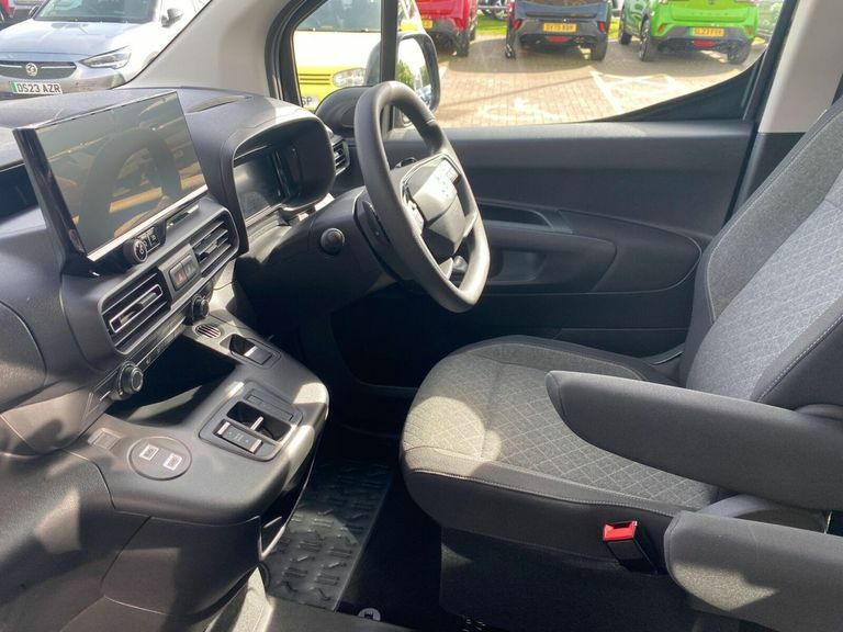 Vauxhall Combo-e Life 52Kwh Design XL Mpv 7.4Kw Charger LV74VCU Black #3