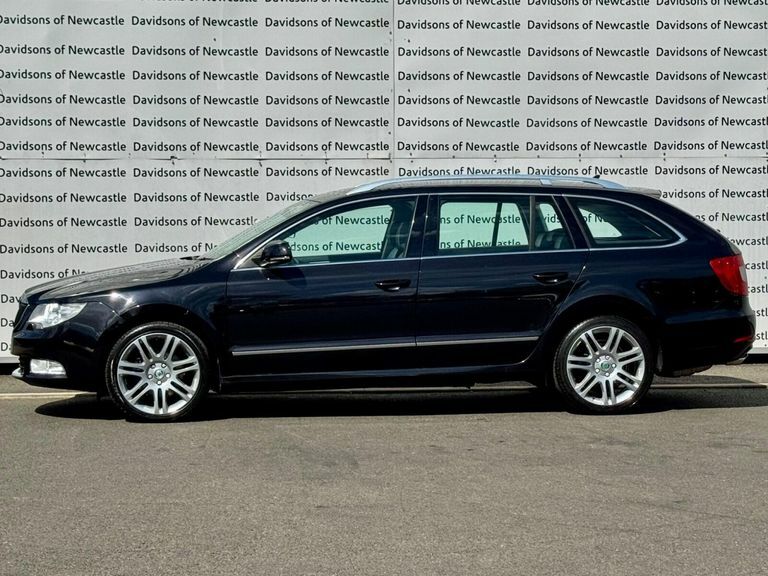 Skoda Superb 2.0 Tdi Elegance Estate 4Wd Euro Black #4