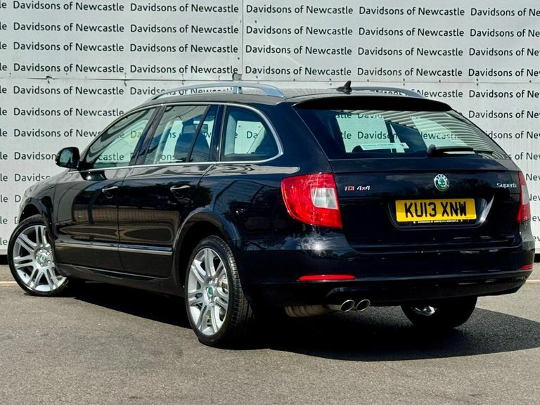 Skoda Superb 2.0 Tdi Elegance Estate 4Wd Euro Black #3