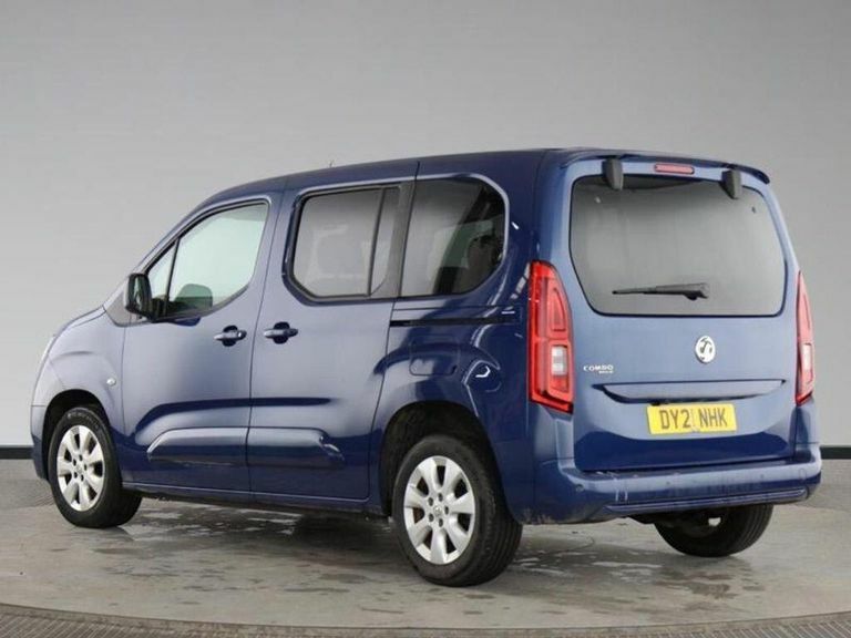 Vauxhall Combo Life 1.5 Turbo D Se Mpv Euro 6 Ss DY21NHK Blue #3