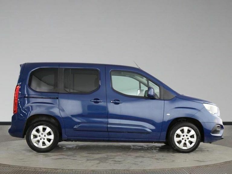 Vauxhall Combo Life 1.5 Turbo D Se Mpv Euro 6 Ss DY21NHK Blue #2